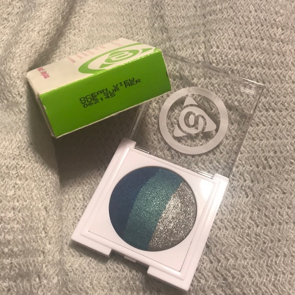 Eyeshadow Trio - Picture 1 of 2